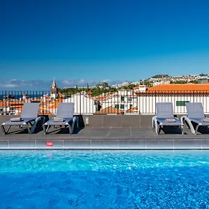 https://hotel-do-carmo.madeira-islandshotels.com