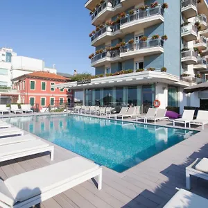 https://adlon.hotelslidodijesolo.com