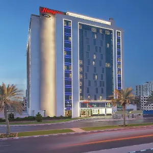 Hampton By Hilton Airport Szálloda Dubaj